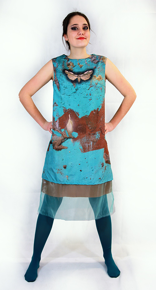 "Frühlingscoktail" Sommerkleid mit Smetterlind mit Schmetterling in türkis-blau mit Modell
