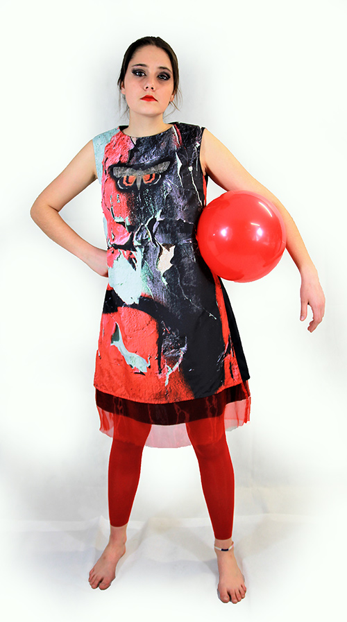 "Frühlingscoktail" Sommerkleid mit Smetterlind mit Schmetterling in rot mit Modell