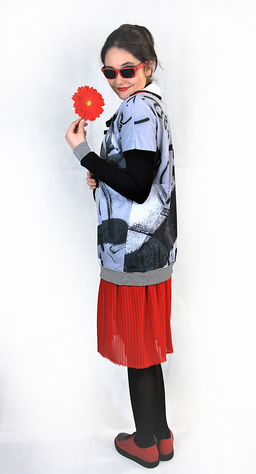Graffiti Kleid mit Plisseerock mit Modell