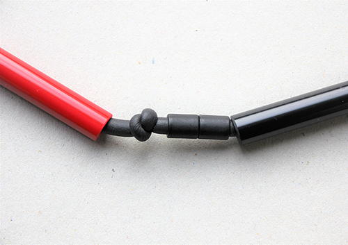 Dreiteilige Röhrenkette im rot aus Kunstschtoff und Moosgummi mit magnetverschlüssun
